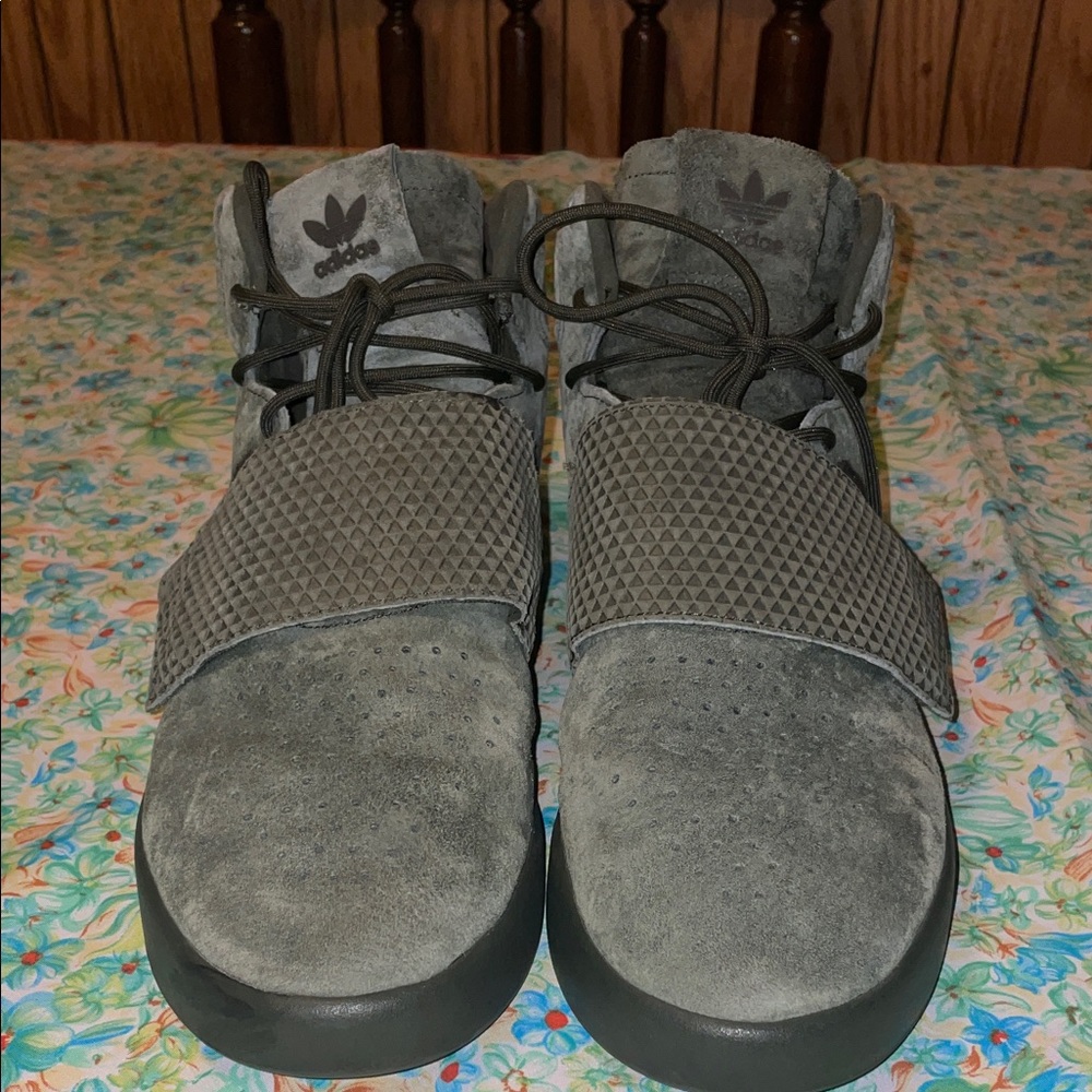 Army green & black tubular invader adidas (10.5)